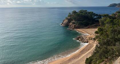 Costa Brava Luxury Villa for 10 | 25m Lap Pool, Gym, Walk to Beach