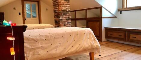 4 bedrooms, desk, iron/ironing board, free WiFi