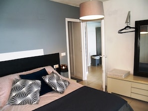 3 bedrooms, iron/ironing board, travel cot, free WiFi