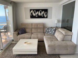Smart TV - Escapade to unique place with direct sea access (Salou)