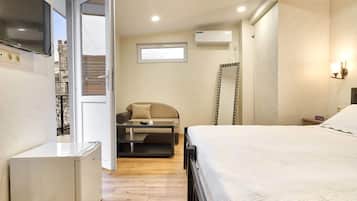 4 bedrooms, travel crib, WiFi