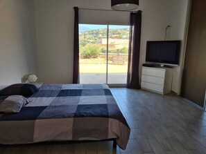 3 chambres, fer et planche Ă repasser, Wi-Fi, draps fournis