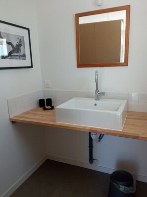 Bathtub