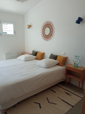 4 bedrooms, iron/ironing board, WiFi, wheelchair access