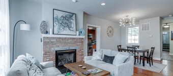 4 Bedroom, 3  Bath  Big Downtown Frederick home, w/ Private Patio &  fire table