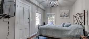 4 Bedroom, 3 Bath Big Downtown Frederick home, w/ Private Patio & fire table