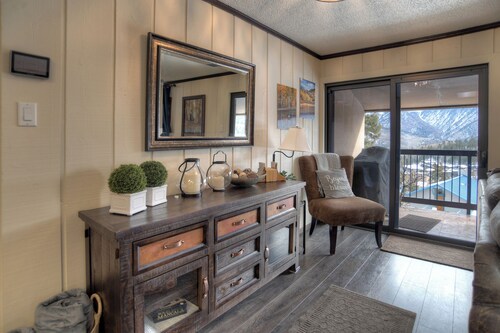 Double Diamond | Walk to Ski Lift & Pool Access - Mtn Views, Fireplace