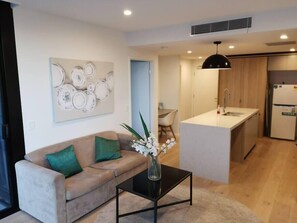 TV, Netflix, streaming services, offices - 1BR Stadium Suite: Parking + Free WiFi (Woolloongabba)