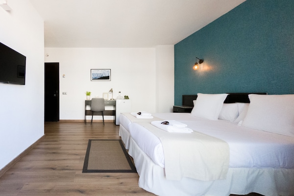 Twin Room | Desk, laptop workspace, blackout drapes, iron/ironing board