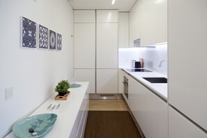 Kühlschrank, Mikrowelle, Ofen, Geschirrspüler