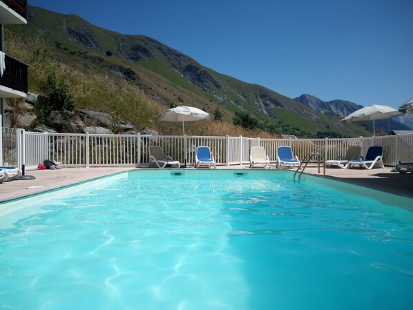 حمّام سباحة خارجي، حمّام سباحة مُدفَّأ