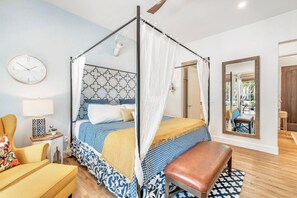 1 slaapkamer, pillowtop-bedden, een bureau, een strijkplank/strijkijzer