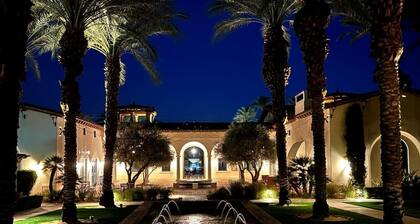 La Casita #2 * Romantic Studio at Legacy Villas* Views * 12 Pools *