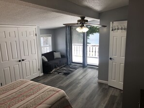 5 chambres, fer et planche à repasser, Wi-Fi, draps fournis