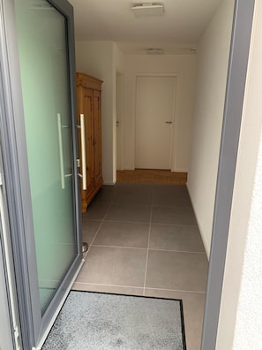 Interior - Apartment, adjacent is a new development area, is currently being developed. (Steißlingen)