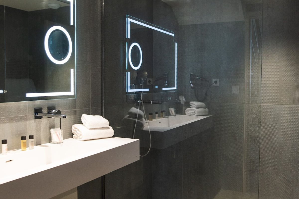 classic quadruple room | bathroom | shower, rainfall showerhead, hair dryer, bathrobes