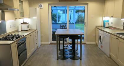 3 Bedroom House with Welcome Breakfast near Beaches