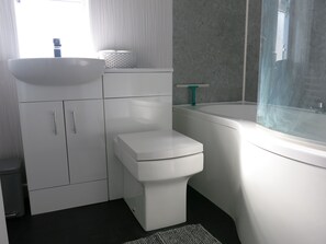 Combined shower/tub