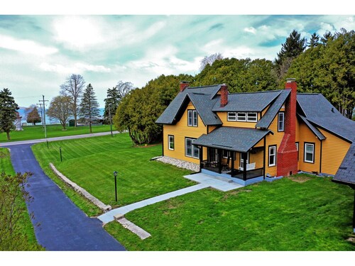 The LakeView: Crystal Lake Living at Its Best