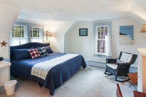 4 quartos, escrivaninha, ferros/tábuas de passar roupa