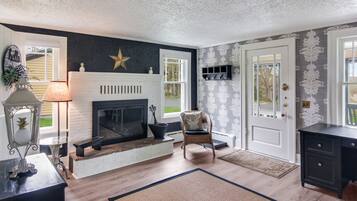Smart TV, fireplace, books, offices