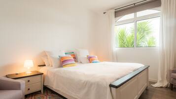 1 dormitorio, tabla de planchar con plancha, wifi y ropa de cama