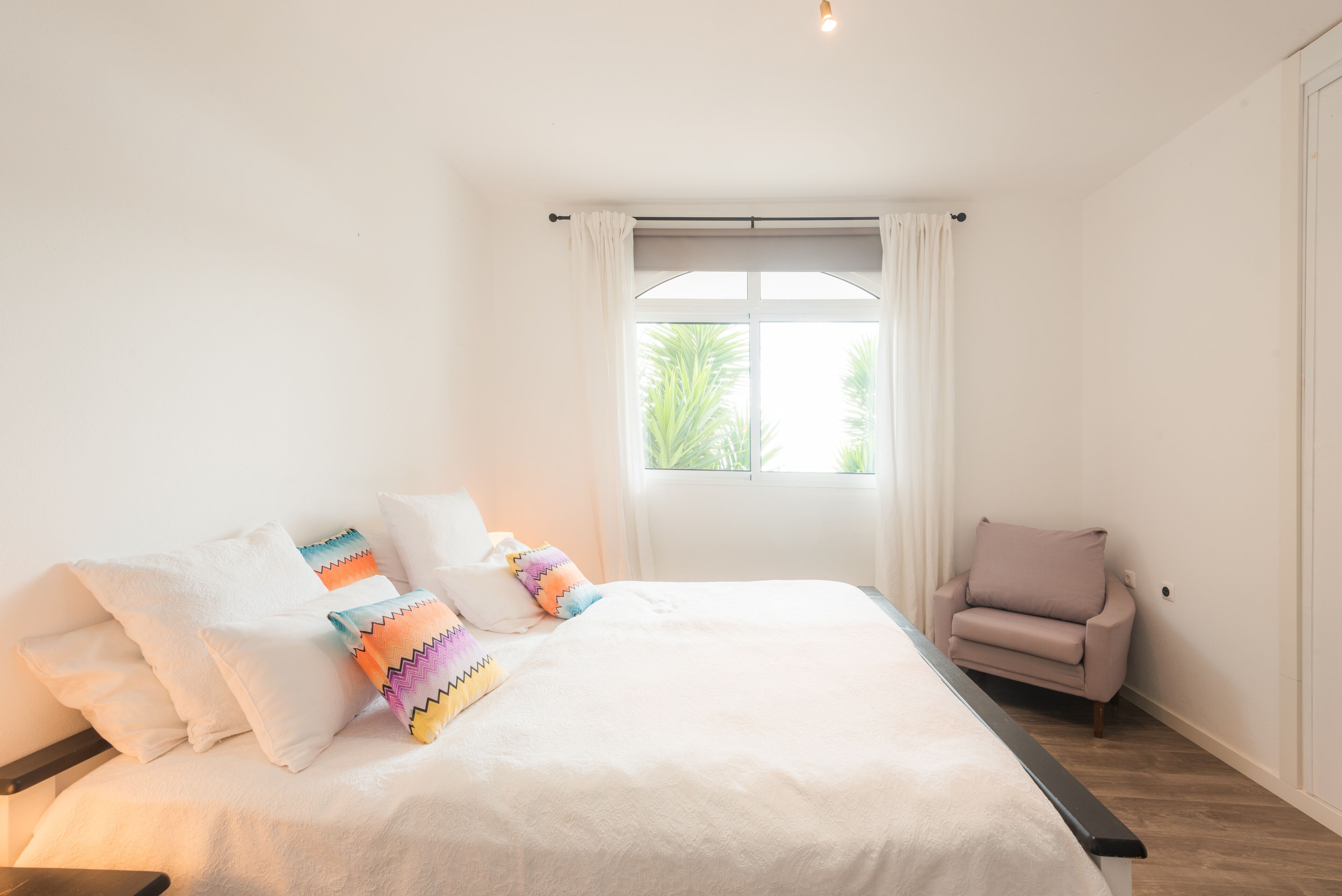 2 多间卧室、熨斗/熨衣板、WiFi、床单