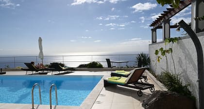 Casa Oliva - Vista Mar 1: Designerwohnung Gartengeschoß, top Lage, Pool beheizt