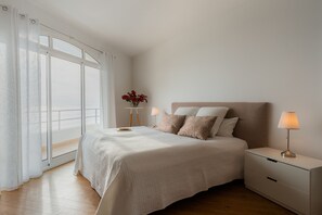 3 bedrooms, iron/ironing board, travel cot, free WiFi - Casa Oliva-Panorama: Large designer apartment, fantastic views, heated pool (Arco da Calheta)