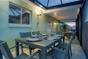 Dining - You will never want to leave the pool! (Naples)