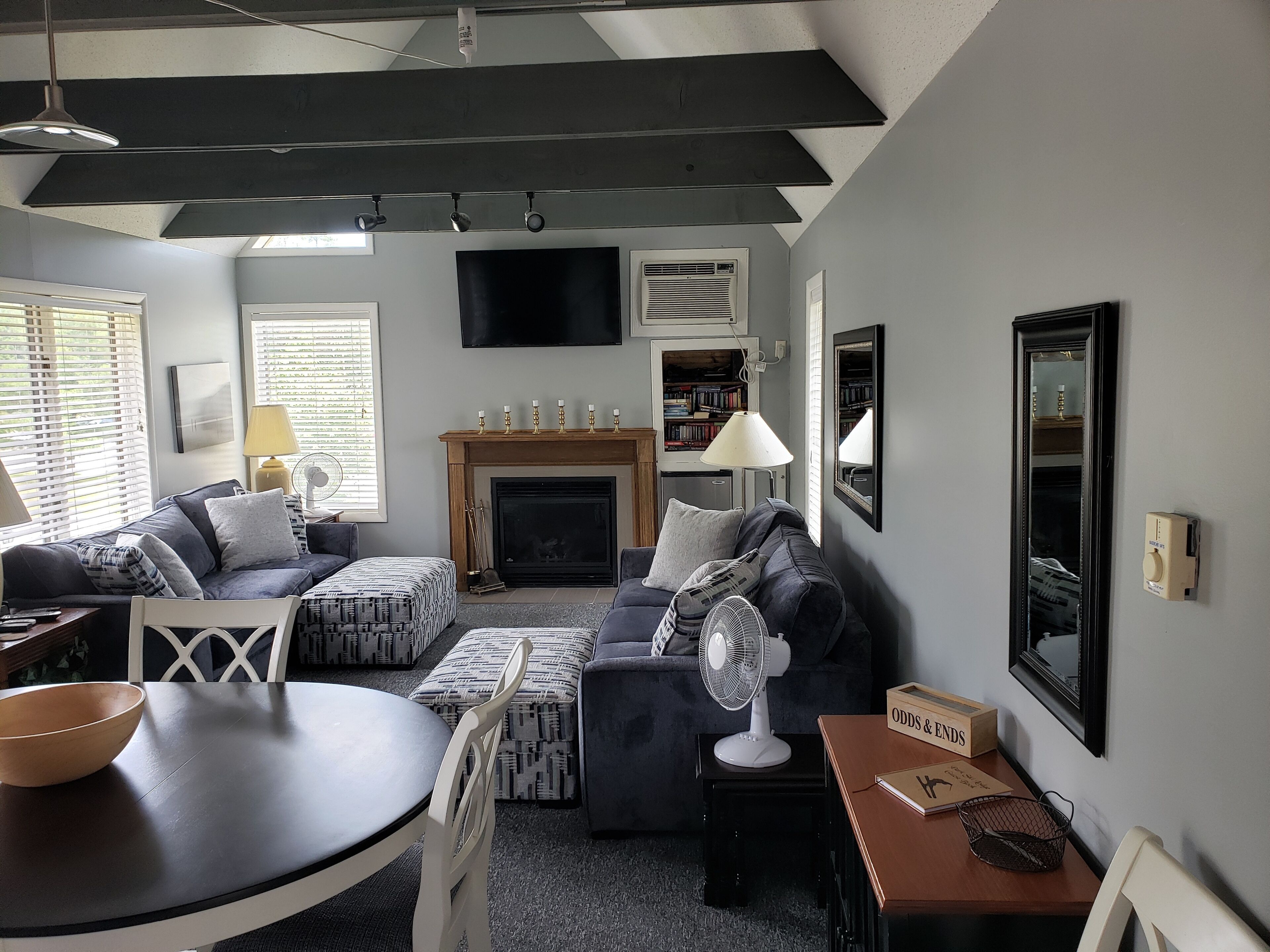 Smart TV, fireplace, DVD player