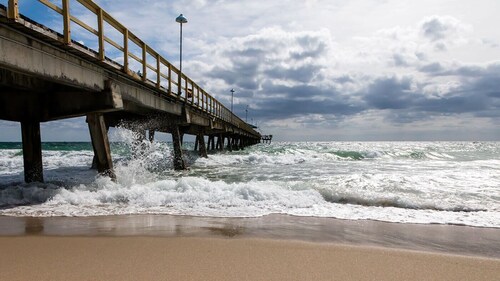 Comfortable Condo with Pool & Fishing Dock – Walk to the Beach, No Car Needed!