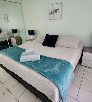 2 chambres, bureau, fer et planche à repasser, accès au Wi-Fi (inclus)