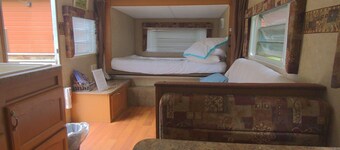 Farm stay   FAST wifi kitchen bath AC