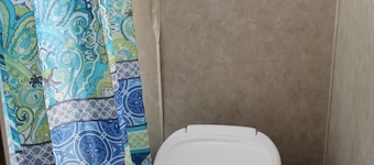 Farm stay FAST wifi kitchen bath AC