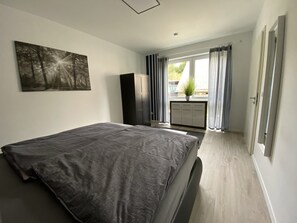 1 bedroom, iron/ironing board, travel cot, free WiFi - Vacation apartment at the fountain (Rheinland-Pfalz - Klosterkumbd)