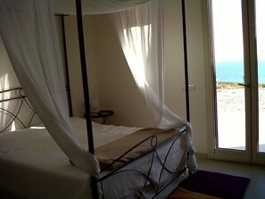 3 slaapkamers, een strijkplank/strijkijzer, reisbedje, gratis wifi