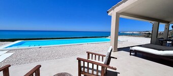 Stunning villa with infinity pool and breathtaking views of Capo Bianco