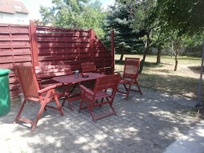 Outdoor dining - Guest house with 3 apartments, quietly located in the town center (Feuchtwangen)