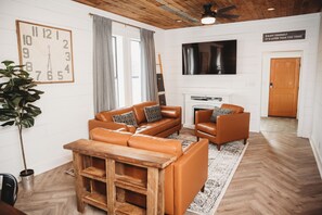 Smart TV, fireplace, DVD player, books