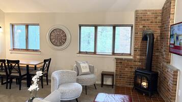 Smart TV, fireplace, video games, table tennis