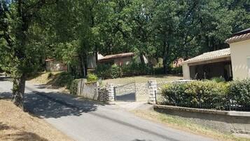 Enceinte de lâhĂ©bergement