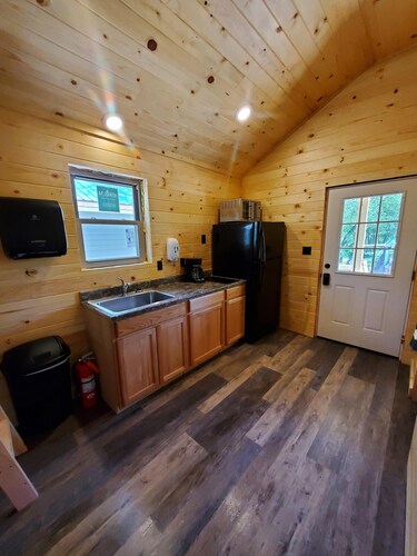 Crooked Creek Cabin 4 - Cabin Four: Spacious retreat in the PA Wilds, Pine Creek access, ideal for family adventures.