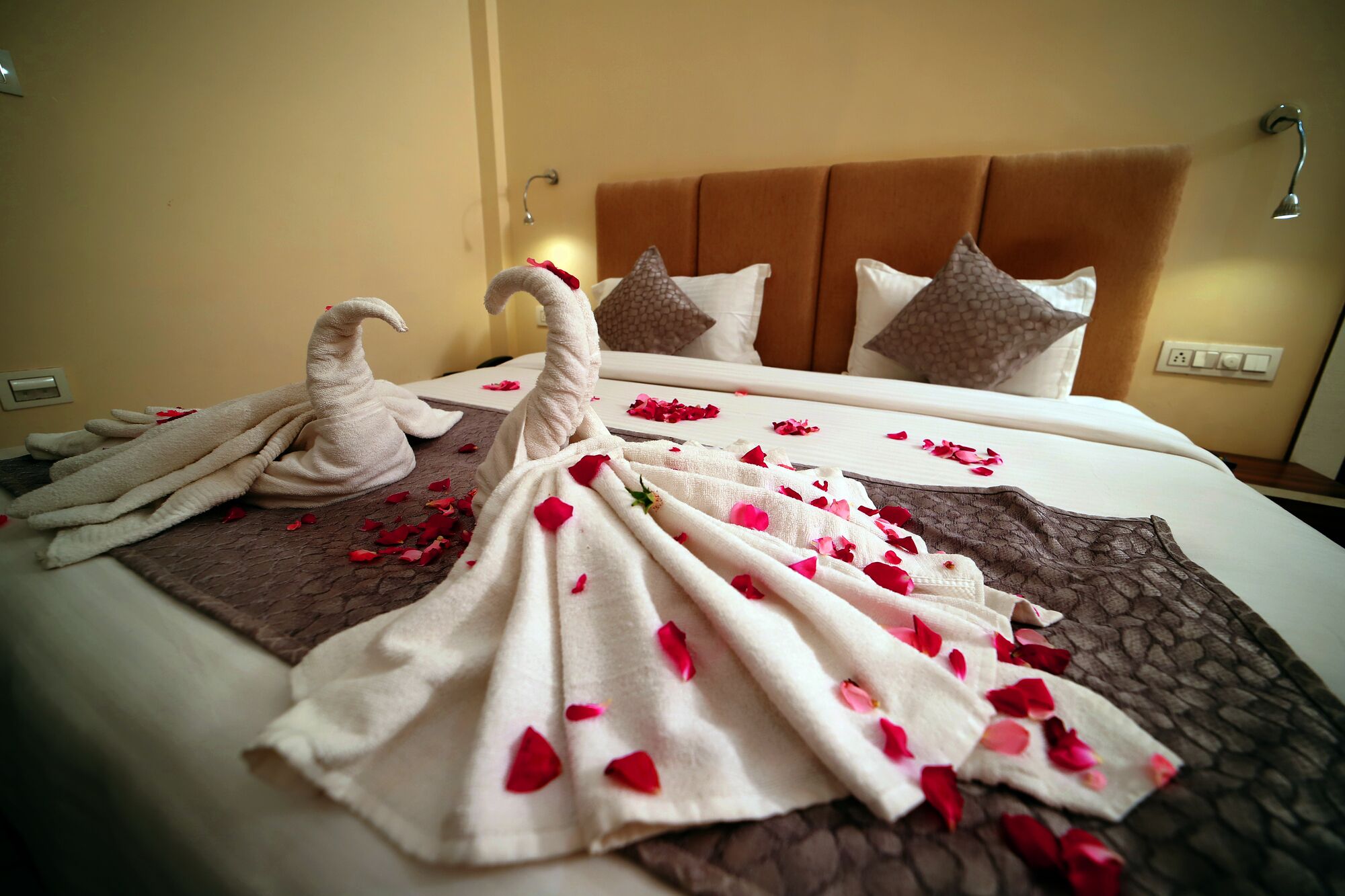 Royal Studio Suite | Desk, blackout curtains, free WiFi, bed sheets