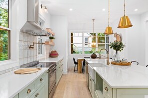 Refrigerador, microondas, horno y lavavajillas 