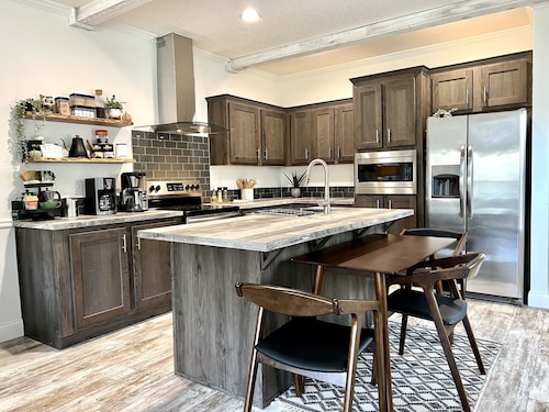 Westy's Boho Bungalow @ Rainbow River. Tranquil River Getaway!