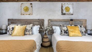 4 bedrooms, iron/ironing board, WiFi (free), bed sheets