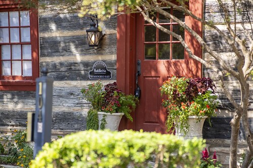 Authentic 1770's Home/PERFECT LOCATION/Steps to Marktplatz/Main! Hummingbird
