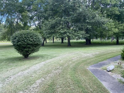  Your Private Country Escape 1/2 mile from Rend Lake – A Hidden Gem!