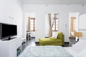 Bureau, fer et planche à repasser, Wi-Fi, draps fournis